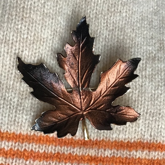 Autumn Maple Leaf Pin Vintage Brooch Fall Jewelry - Picture 12 of 13